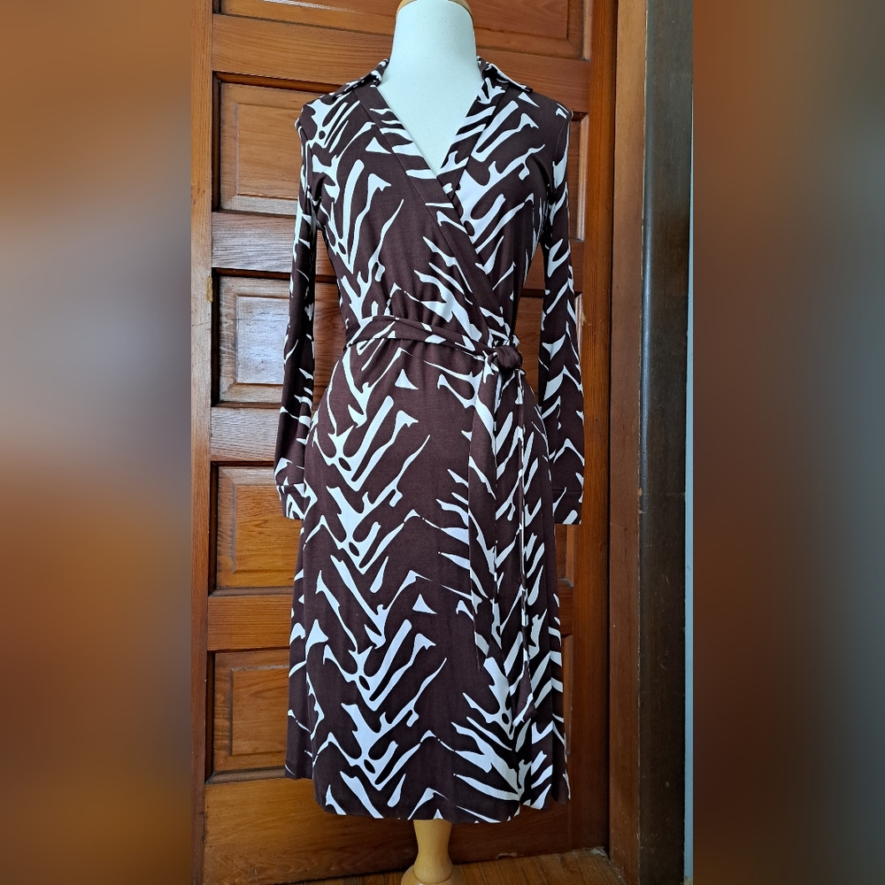 Diane von Furstenburg Iconic wrap dress 'New Jeanne' Size 10 brown/white